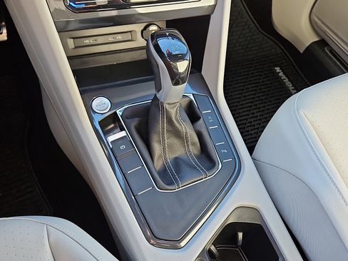 Certified 2023 Volkswagen Tiguan SE R-Line image 15