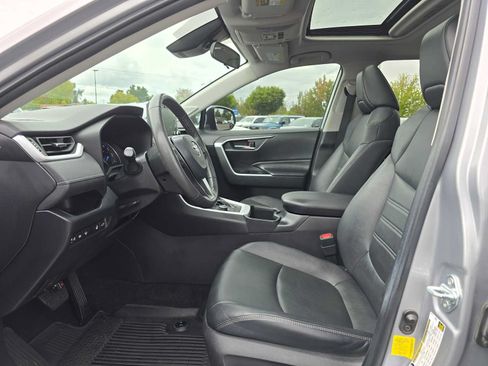 Used 2022 Toyota RAV4 XLE Premium AWD/4WD image 20