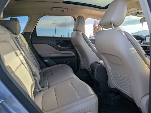 Used 2022 Lincoln Corsair AWD w/ Premium Package image 18