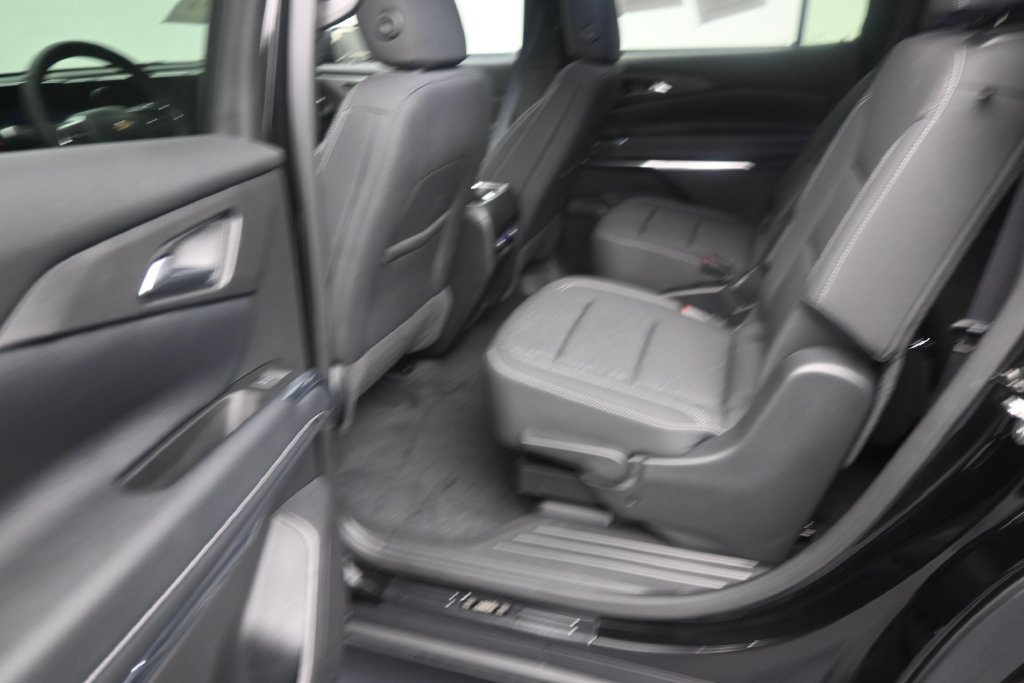 Used 2025 Chevrolet Traverse LT FWD image 14