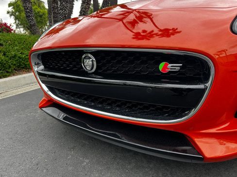 Used 2014 Jaguar F-TYPE S RWD image 11