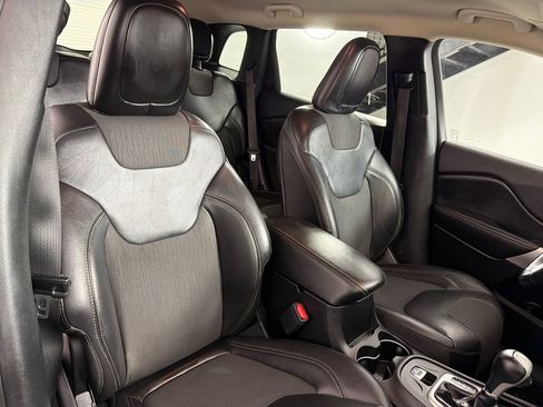 Used 2018 Jeep Cherokee Latitude Plus FWD image 26