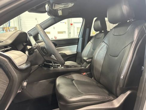 Used 2023 Jeep Compass Limited AWD/4WD image 14