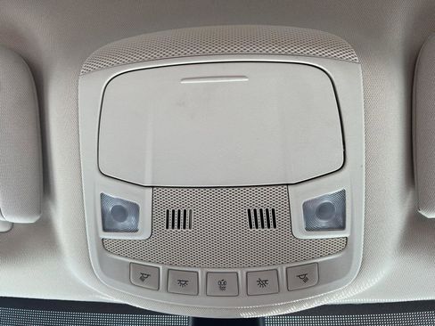 Used 2022 Ford Edge Titanium image 36