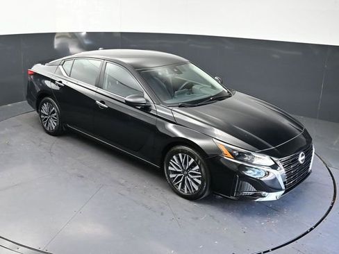 Used 2025 Nissan Altima 2.5 SV FWD image 26