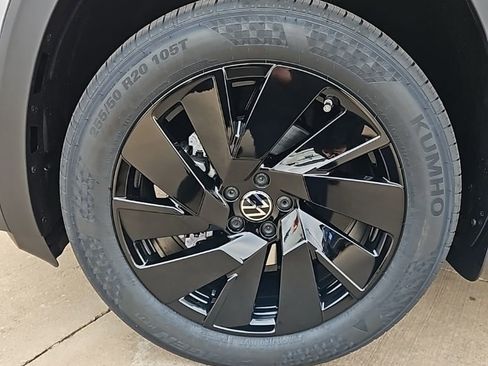 New 2026 Volkswagen Atlas Cross Sport SE AWD/4WD image 9