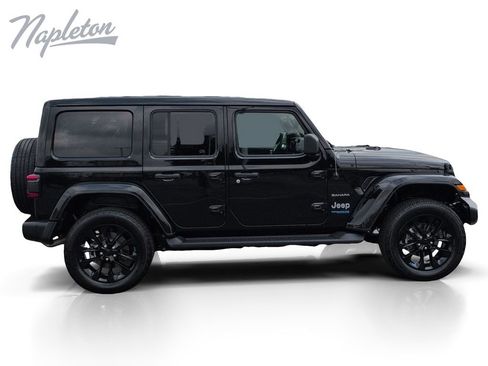 Used 2022 Jeep Wrangler Unlimited Sahara w/ Cold Weather Group AWD/4WD image 7