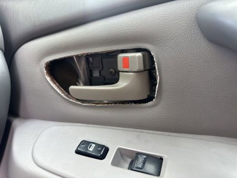 Used 2004 Toyota Sequoia SR5 image 23