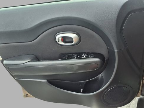 Used 2015 Kia Soul FWD image 15