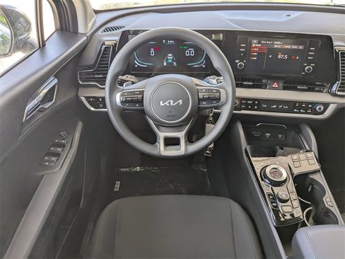 Used 2025 Kia Sportage LX image 19