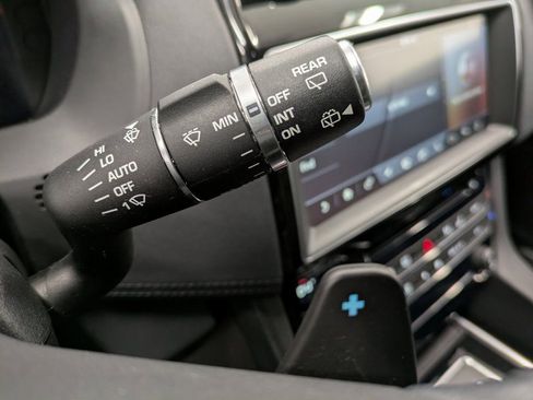 Used 2020 Jaguar F-PACE Prestige image 18