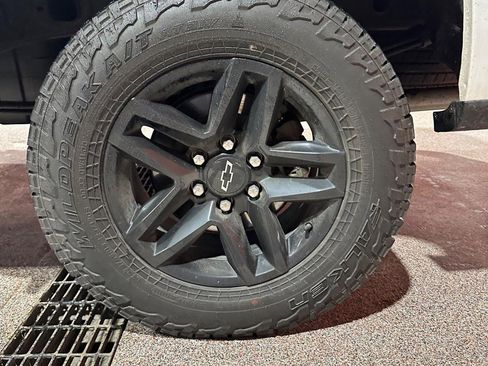 Used 2020 Chevrolet Silverado 1500 Custom Trail Boss w/ Custom Convenience Package image 8