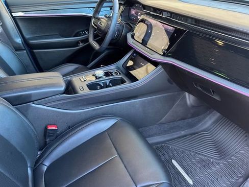 Used 2025 Jeep Wagoneer S Limited image 18