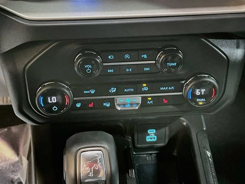 Used 2025 Ford Bronco Outer Banks AWD/4WD image 16