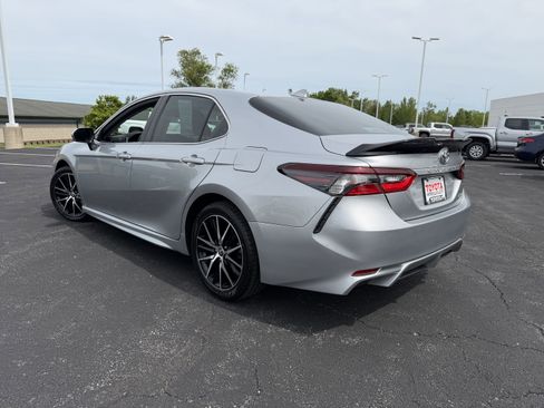 Used 2024 Toyota Camry SE w/ Convenience Package FWD image 5