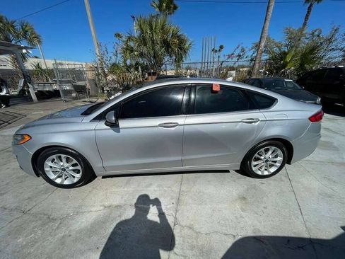 Used 2019 Ford Fusion SE FWD image 8