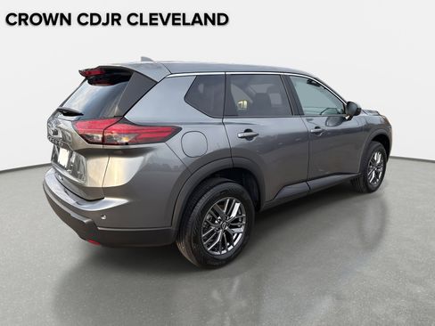 Used 2026 Nissan Rogue SV image 4
