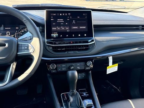 New 2026 Jeep Compass Latitude image 13