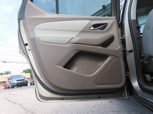 Used 2018 Chevrolet Traverse LT FWD image 35