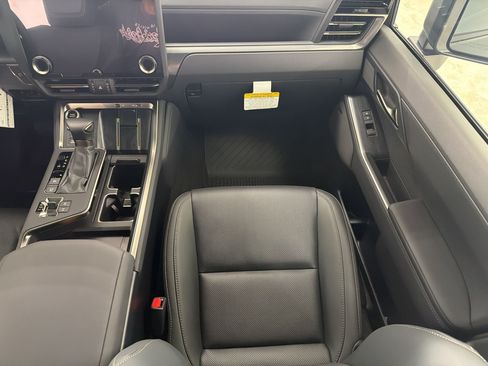 Used 2025 Lexus GX 550 w/ Accessory Package (CT) AWD/4WD image 27