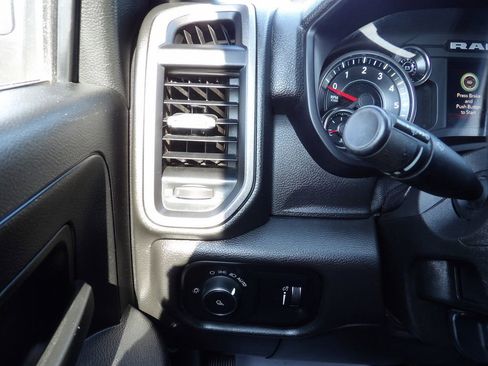 Used 2022 RAM 3500 Tradesman w/ Chrome Appearance Group AWD/4WD image 19