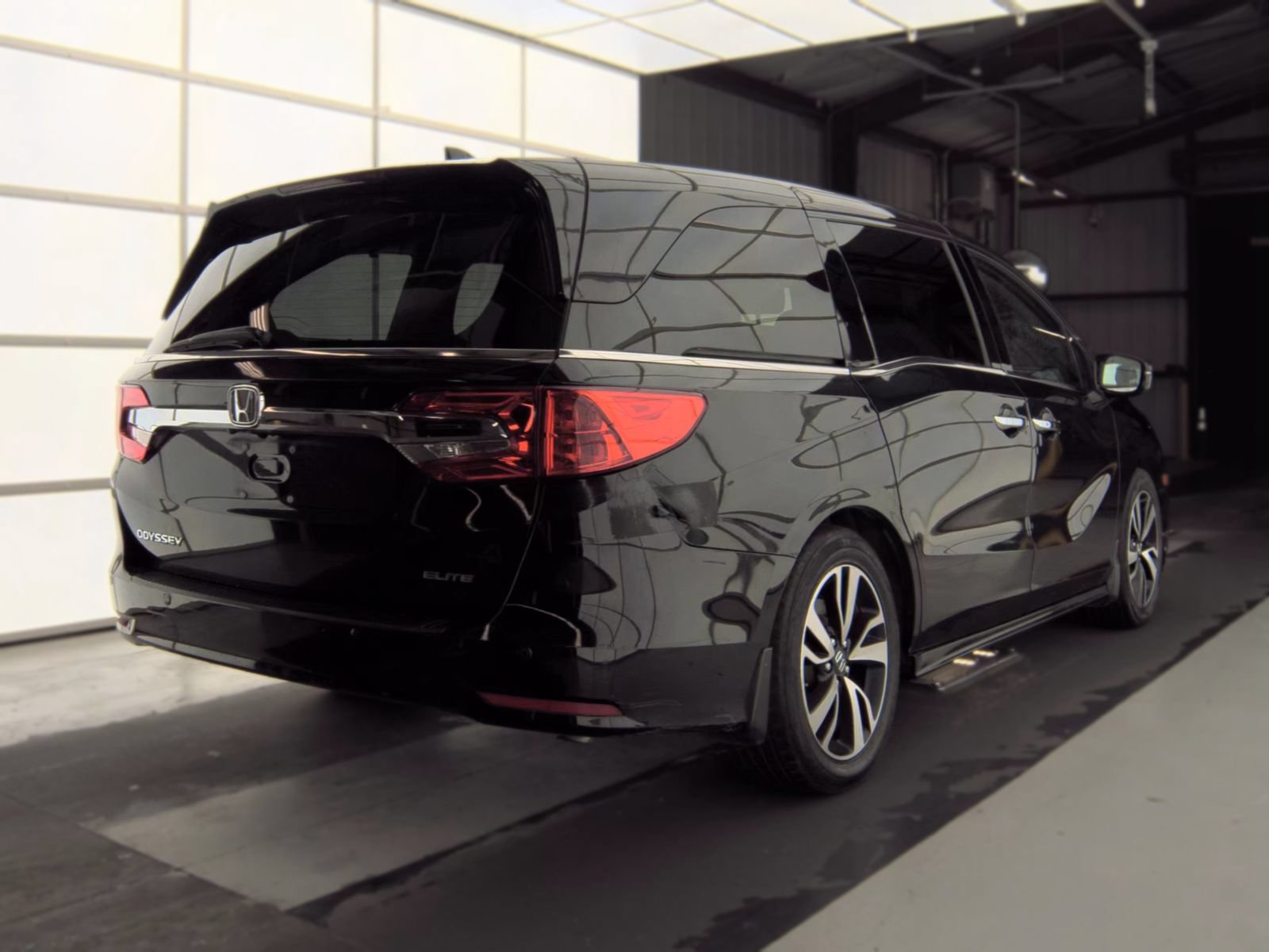 Used 2019 Honda Odyssey Elite image 3
