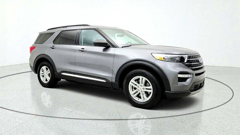 Used 2024 Ford Explorer XLT w/ Equipment Group 202A AWD/4WD image 3