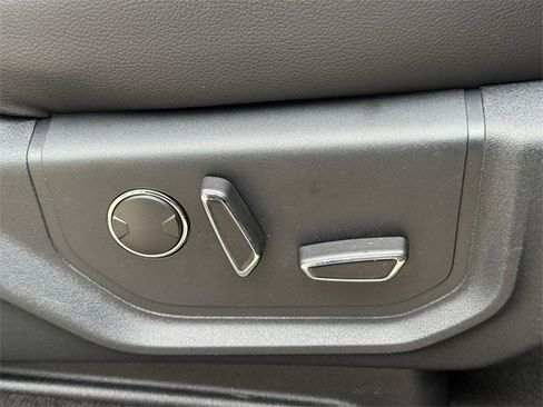 Used 2021 Ford Expedition Limited image 32