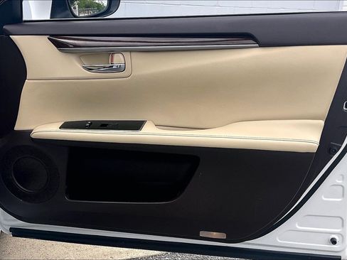 Used 2018 Lexus ES 350 w/ Luxury Package w/Wood Trim FWD image 29