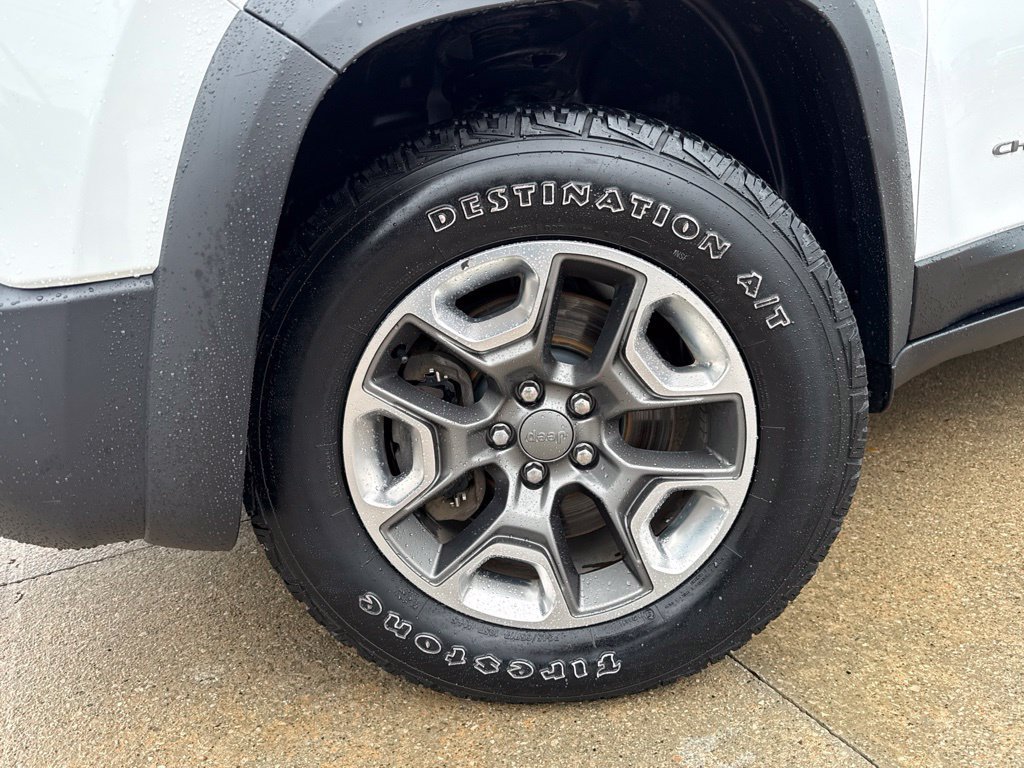 Used 2019 Jeep Cherokee Trailhawk w/ Cold Weather Group AWD/4WD image 52
