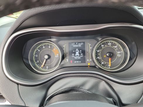 Used 2022 Jeep Cherokee Latitude w/ Sun & Sound Group image 29