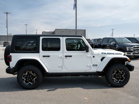 Used 2021 Jeep Wrangler Unlimited Rubicon 4xe w/ Dual Top Group AWD/4WD image 11