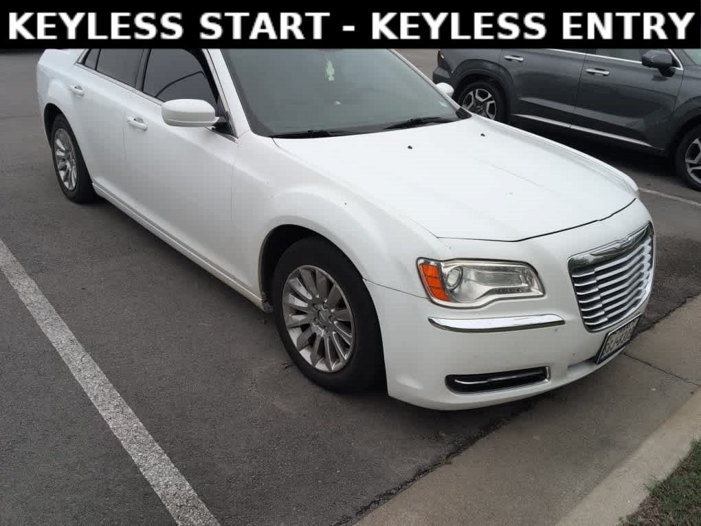 Used 2014 Chrysler 300 RWD image 2