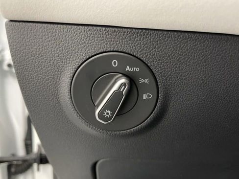 New 2026 Volkswagen Taos SE image 20