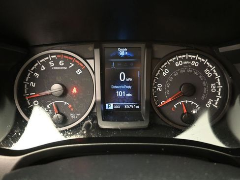 Used 2020 Toyota Tacoma SR w/ SR Convenience Package RWD image 3