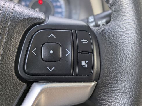 Used 2017 Toyota Sienna XLE Premium image 14