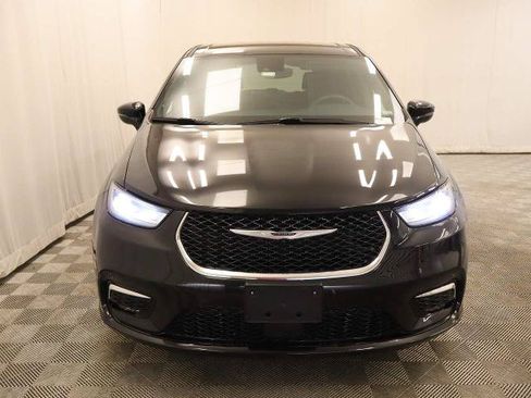 Used 2025 Chrysler Pacifica Select FWD image 4