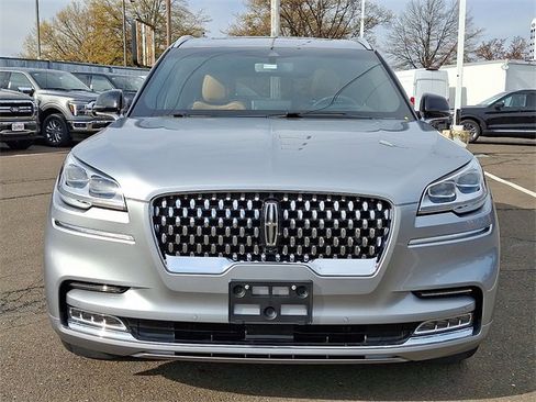 Used 2023 Lincoln Aviator Black Label w/ Dynamic Handling Package image 2