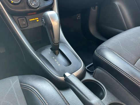 Used 2019 Chevrolet Trax LT w/ LT Convenience Package FWD image 24
