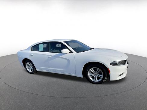 Used 2022 Dodge Charger SXT image 2