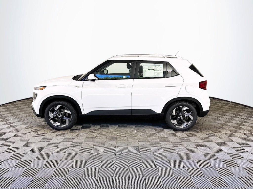 Used 2025 Hyundai Venue SEL FWD image 5