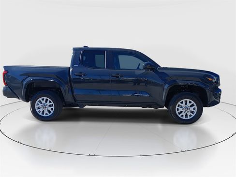 Used 2025 Toyota Tacoma SR5 image 8
