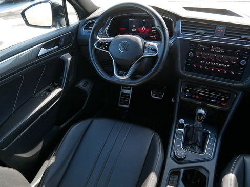 Certified 2022 Volkswagen Tiguan SE R-Line image 9