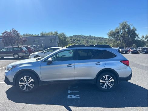 Used 2018 Subaru Outback 3.6R Limited image 8