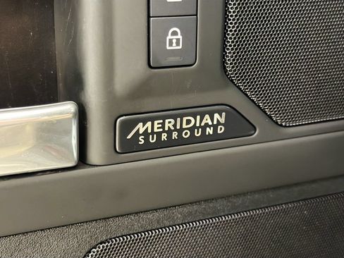 Used 2025 Land Rover Defender 130 X-Dynamic SE AWD/4WD image 20