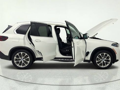 Used 2025 BMW X5 xDrive50e AWD/4WD image 35