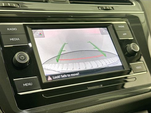 Used 2022 Volkswagen Tiguan S image 13