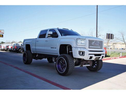 Used 2015 GMC Sierra 2500 Denali w/ Duramax Plus Package image 2