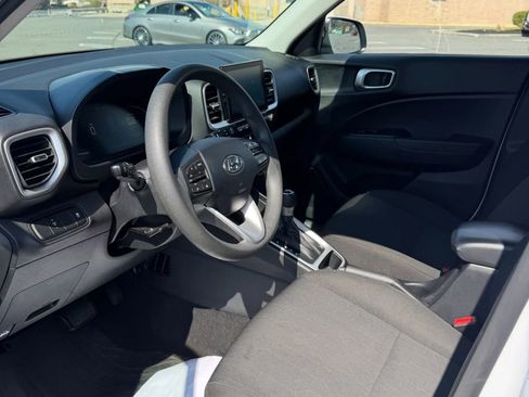 Used 2024 Hyundai Venue SE image 39