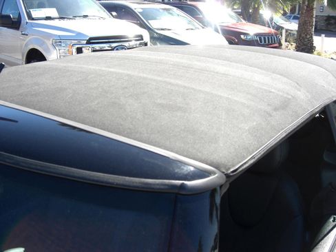 Used 2010 MINI Cooper 2dr image 19